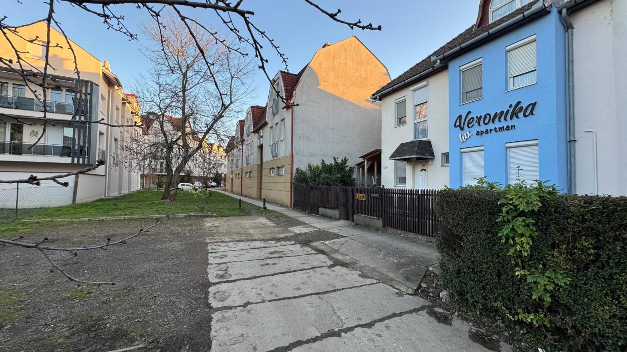 Veronika Lux Apartman Hajdúszoboszló Exterior foto
